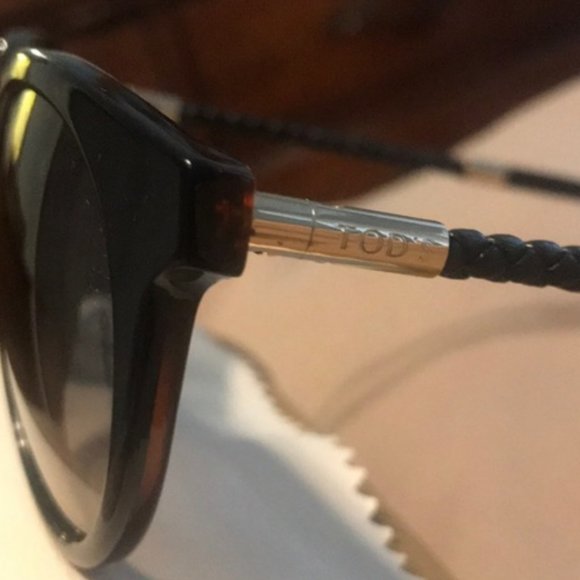 Tod's Sunglasses EUC - Picture 5 of 9